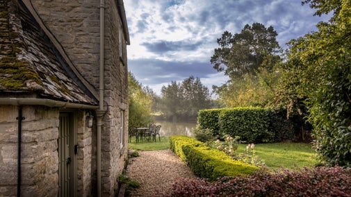 The exterior of Lock Cottage, Oxfordshire